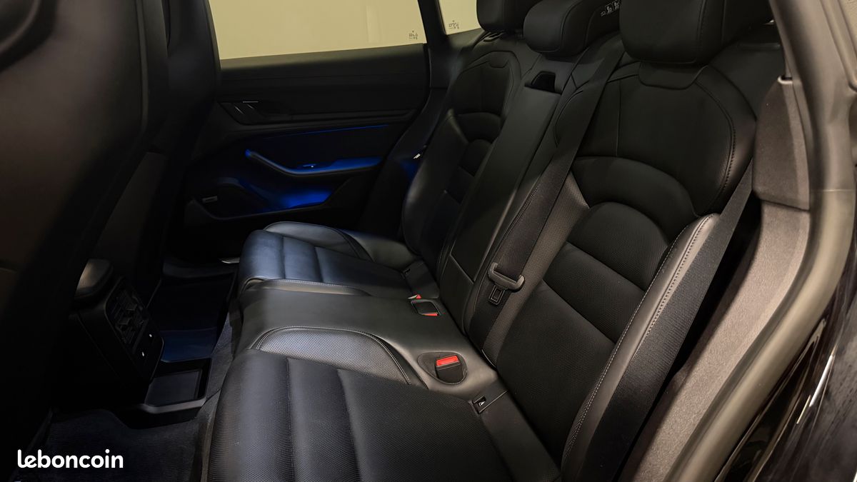Porsche Taycan Turbo Sport Turismo / ROUE ARRIÈRES DIRECTRICES / SPORT CHRONO / PDCC / BOSE (image 7)
