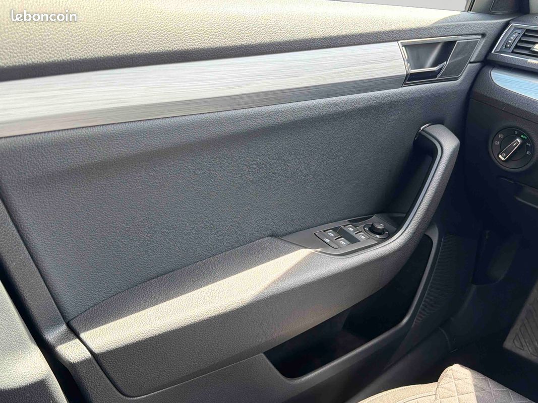 SKODA Superb Combi 2.0 TDI 150 ch DSG7 Ambition (image 30)