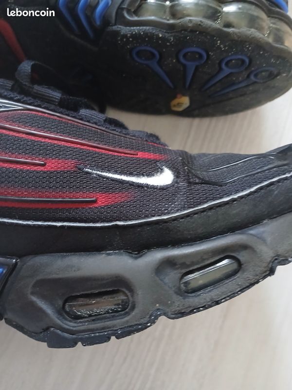 Paire de Nike Air Max Plus TN en taille 39, coloris noir / rouge / bleu (image 5)
