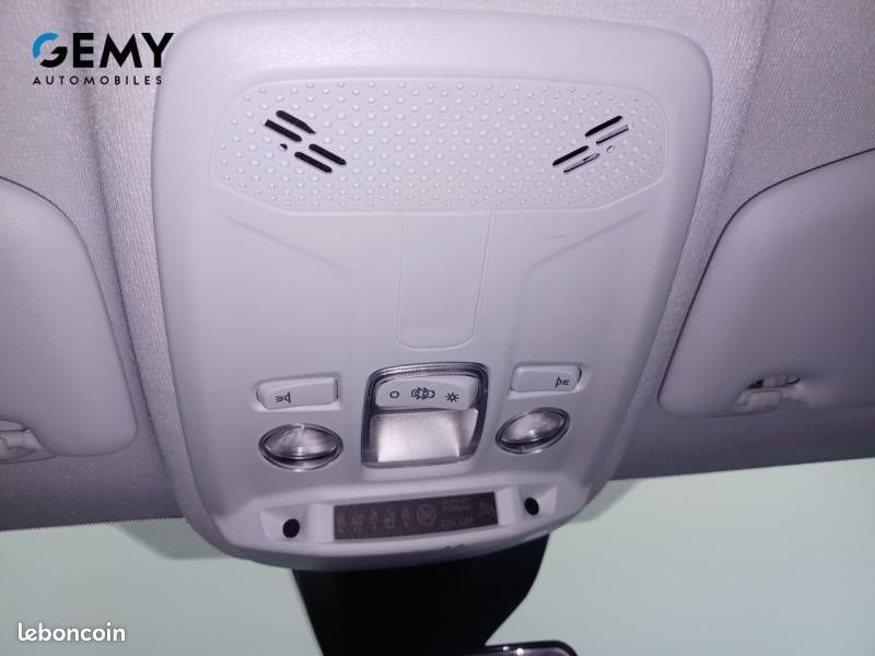 Peugeot 208 PureTech 100 S&S EAT8 Style (image 15)