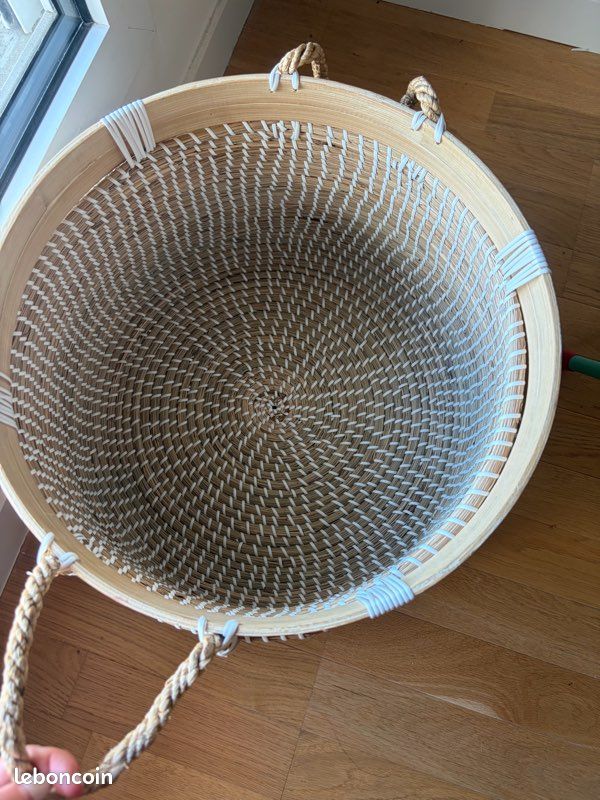 AZUKI - Panier boule en fibre végétale et scoubidou blanc (image 2)