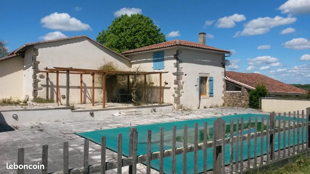 Maison 5 pièces 155 m² · à Cherves-Châtelars · 155 m² · 155 000 €