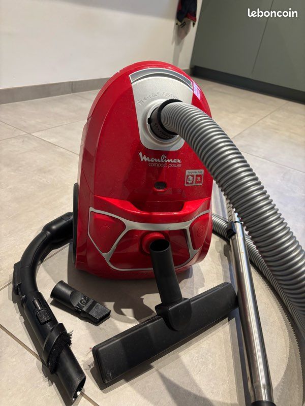 Aspirateur Moulinex compact power Électroménager