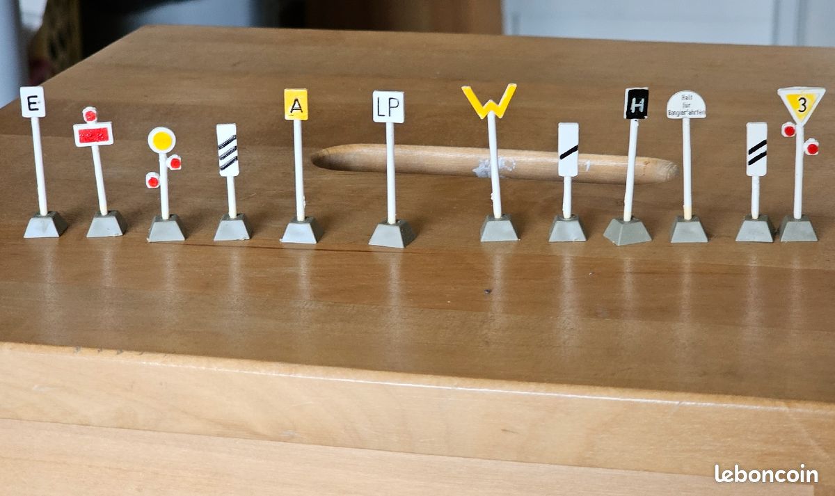 12 panneaux de signalisation train électrique (image 1)