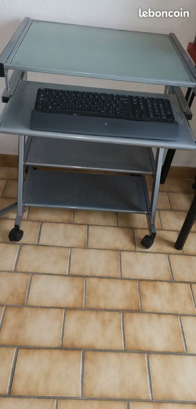 Table informatique (image 1)