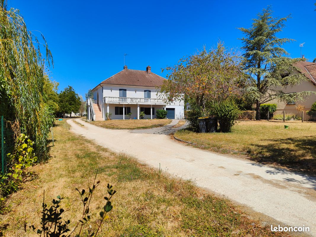 Maison 9 pièces 180 m² · à Saint-Doulchard · 180 m² · 270 000 €