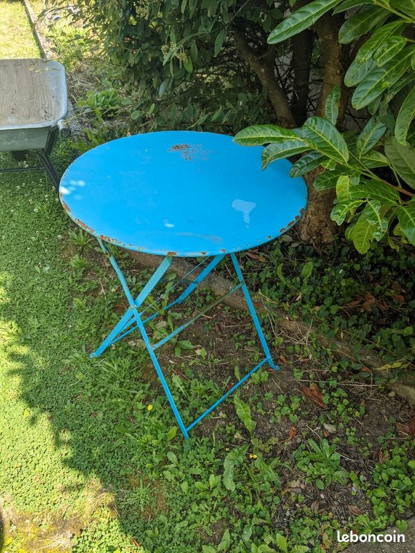 Table de jardin bleu (image 1)