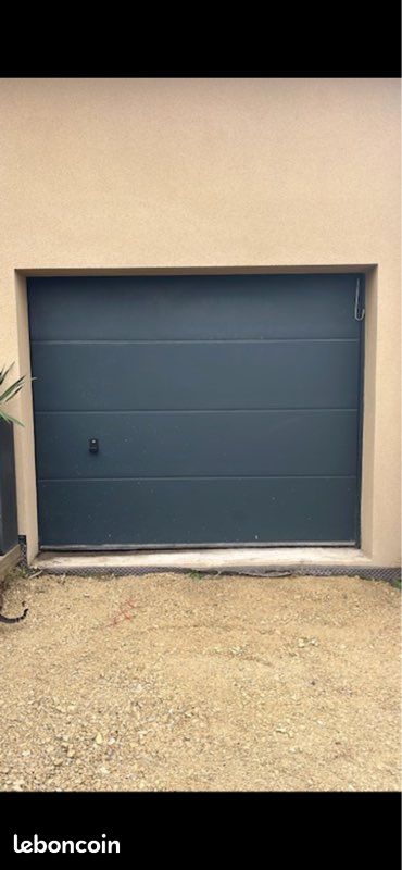 Porte de garage sectionnelle gris anthracite (image 1)