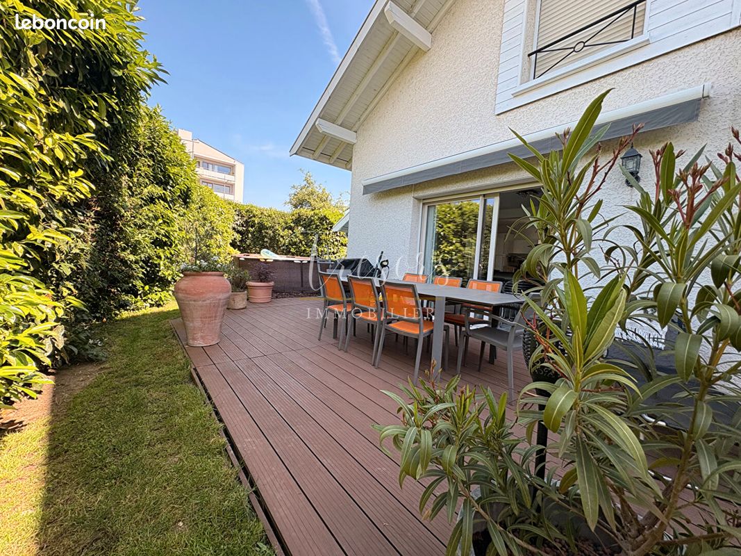 Maison 5 pièces 146 m² · à Divonne-les-Bains · 146 m² · 895 000 €