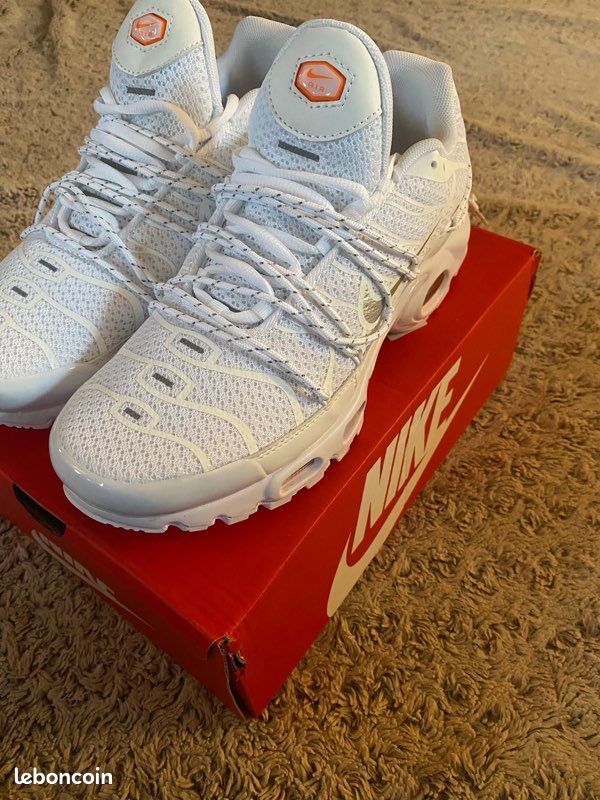 Utility Nike Tn Blanche Rouge NIKE AIR MAX PLUS TN UTILITY WHITE RED