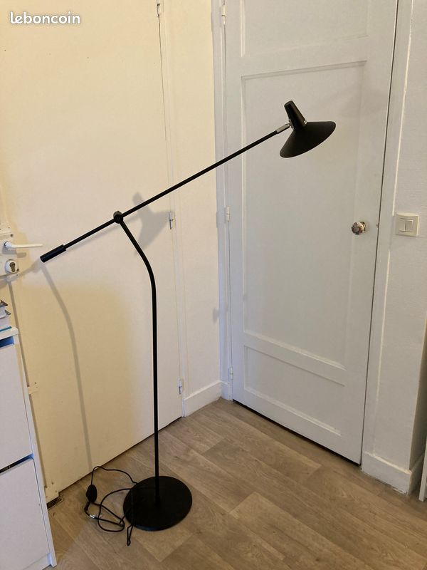 Lampadaire noir (image 1)
