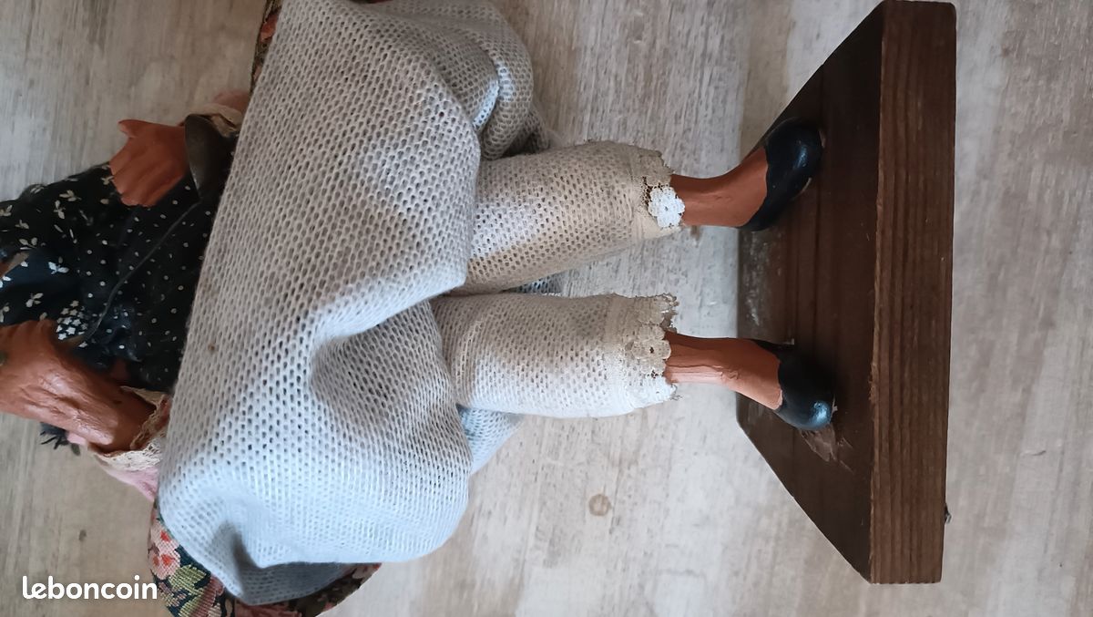 Trois Santons femme (image 12)