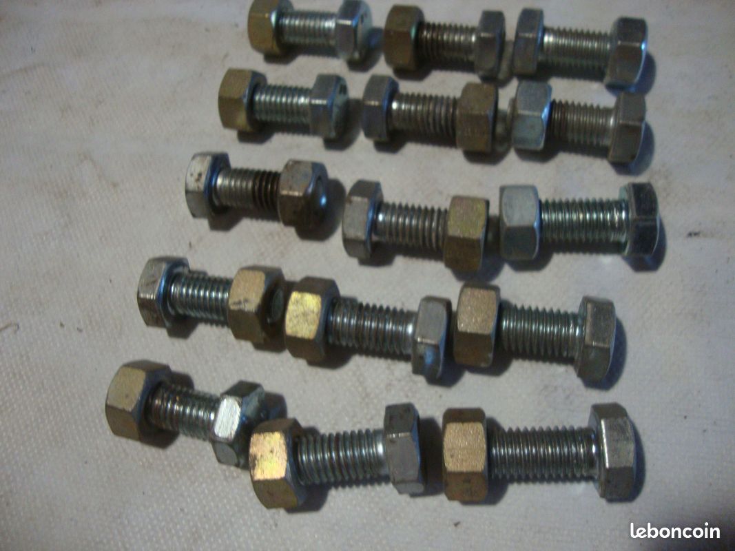 15 boulons 12x30 8.8 zingués (image 2)