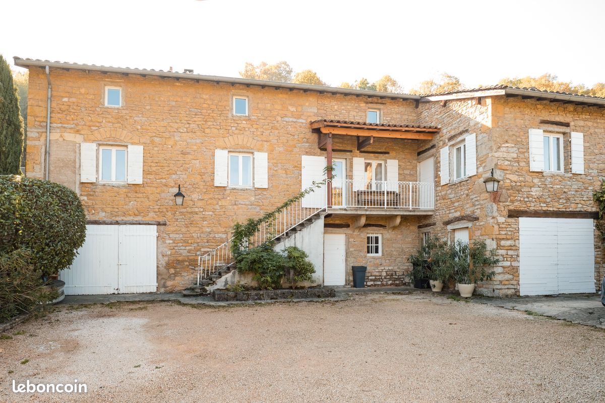 Maison 7 pièces 227 m² · à Poleymieux-au-Mont-d'Or · 227,5 m² · 998 000 €