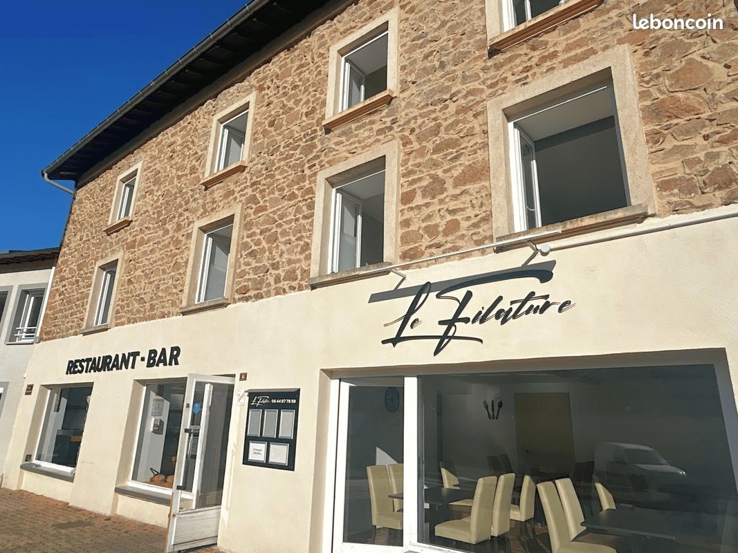 Appartement 10 pièces 300 m² · à Saint-Vincent-de-Reins · 300 m² · 167 000 €