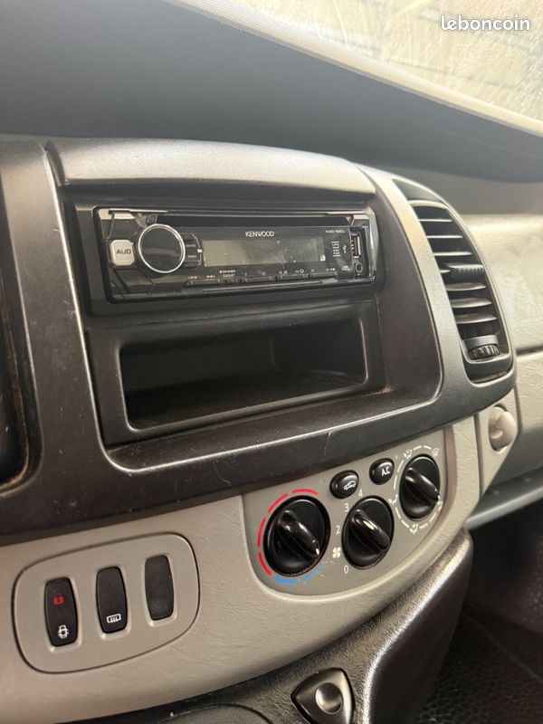 Renault TRAFIC 2.0dci 115 2eme main tres propre (image 12)