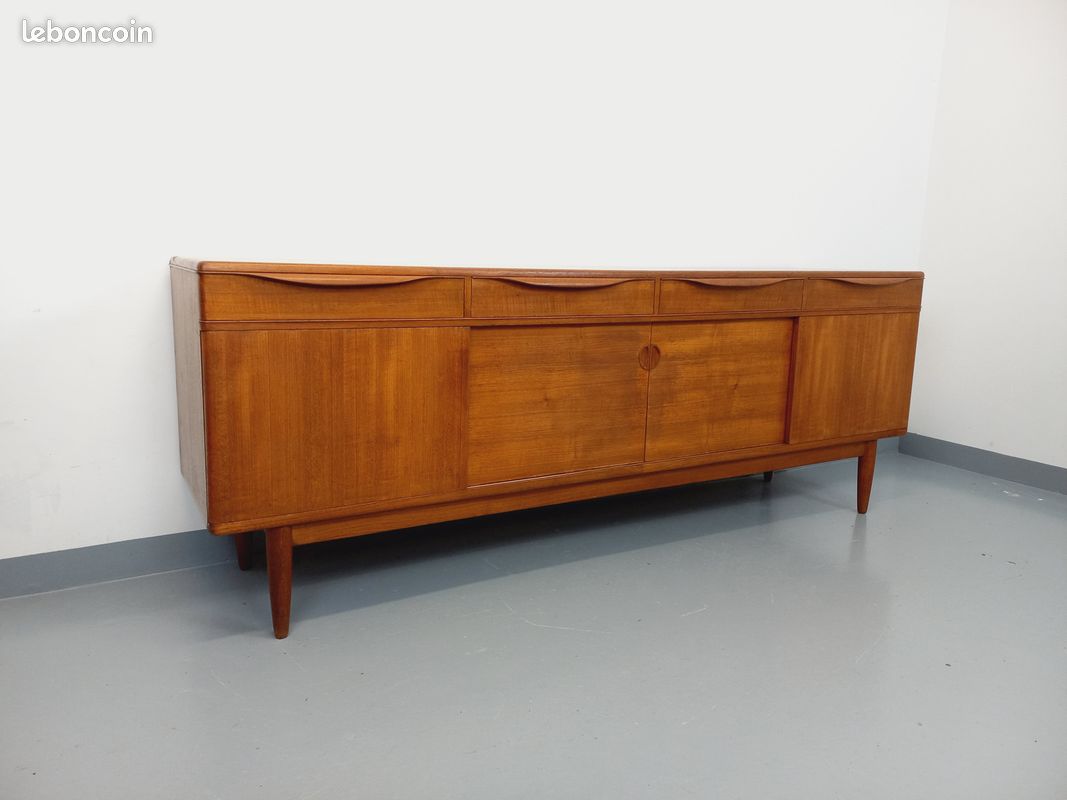 Enfilade vintage scandinave en teck des années 60 du designer danois Johannes Andersen pour Samcom (image 1)