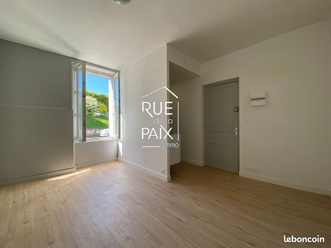 Studio 1 pièce 21 m² - Parthenay 79200 (image principale 0)