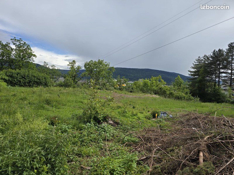 3 Terrains constructibles viabilisés Oyonnax · 65 000 €