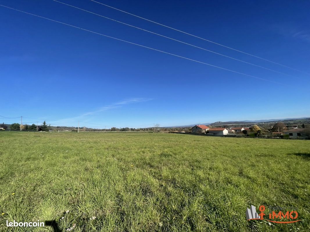 Terrain 747 m² · à Pralong · 747 m² · 78 000 €