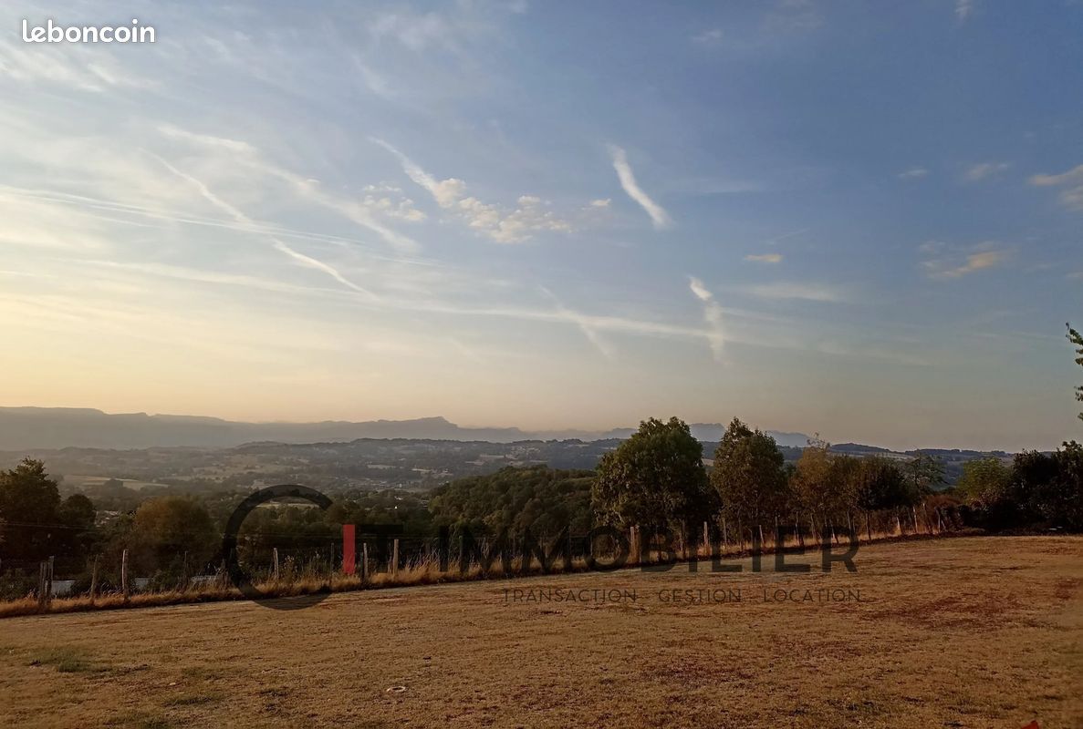 Terrain 2600 m² · à Saint-André-le-Gaz · 2 600 m² · 150 000 €
