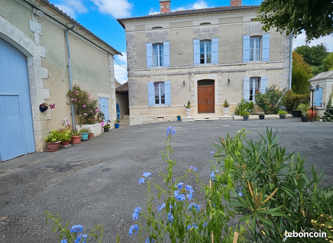 Maison 6 pièces 180 m² · à Ribérac · 180 m² · 318 000 €