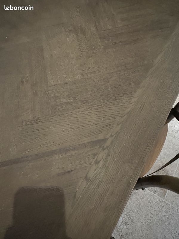 Table (image 3)