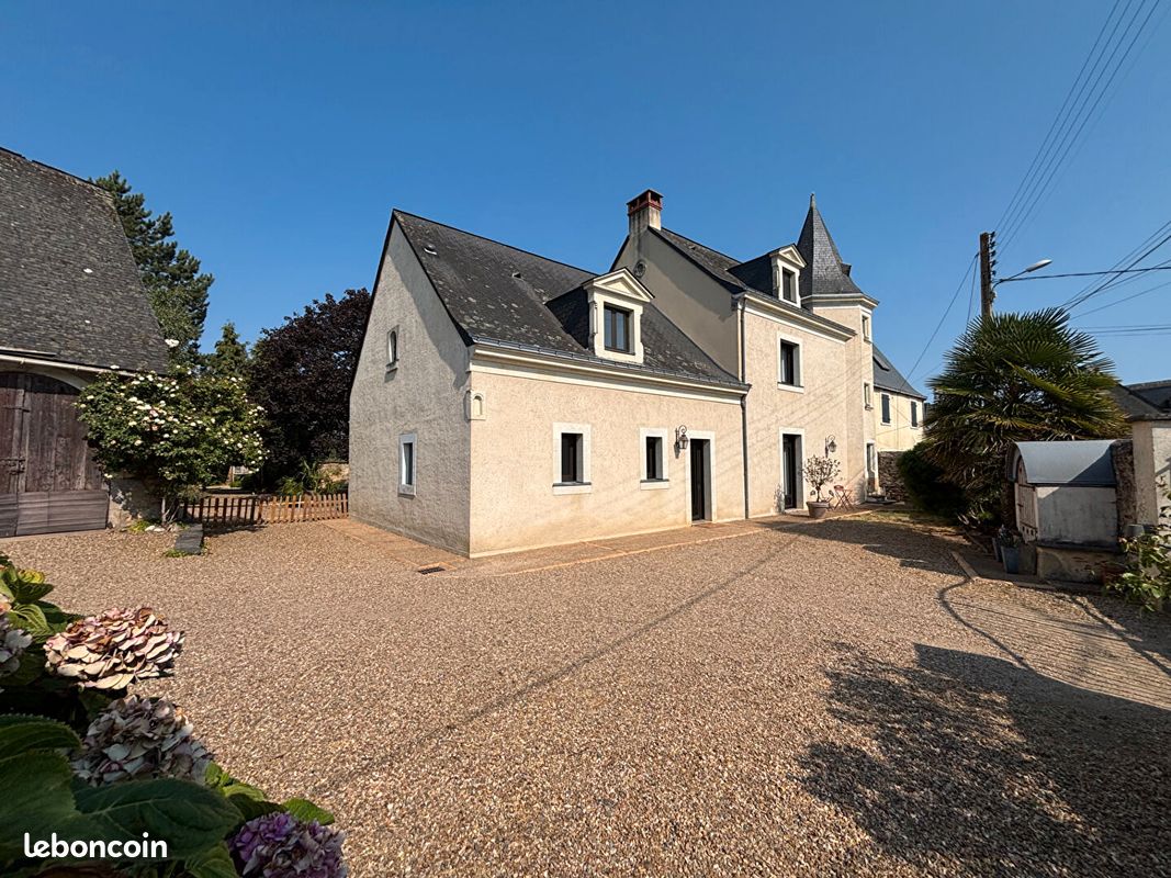 Maison 7 pièces 264 m² · à Le Lion-d'Angers · 264 m² · 396 600 €