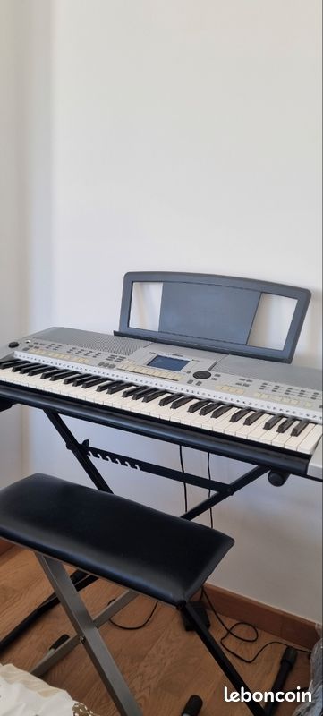 Clavier arrangeur Yamaha PSR-S500 + support + pédale Sustain (image 1)