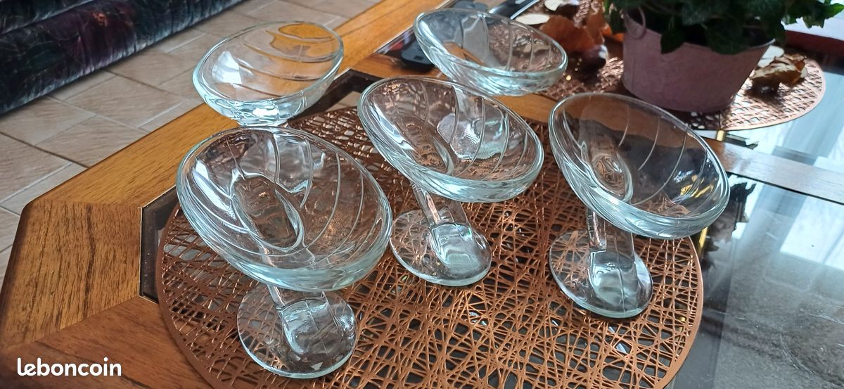5 coupes à glace sur pied (image 1)