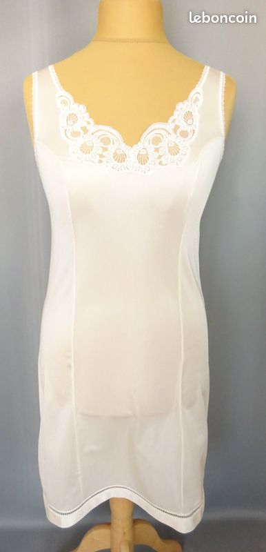 jolie combinaison&fond de robe vintage jolie dentelle T35/36 ref RO35