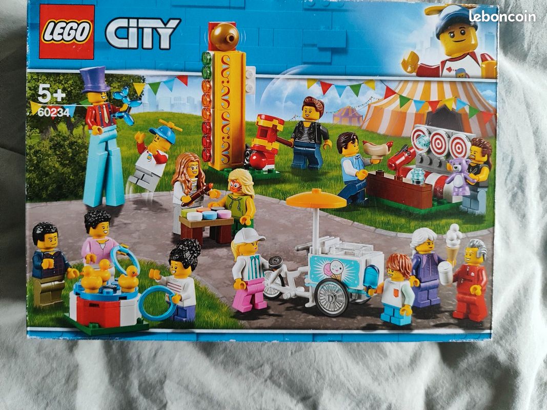 Lego city 60234 ensemble de figurine : la fête forraine (image 1)
