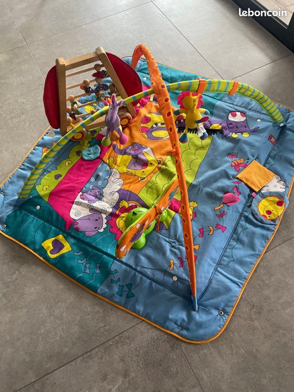 Tapis d’éveil et jouet en bois (image 1)