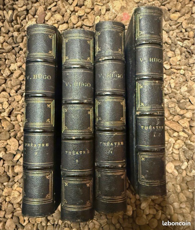 Complet 4 tomes Victor Hugo – Théâtre – Édition Hachette 1869 – Reliure cuir noir, tranches dorées (image 1)