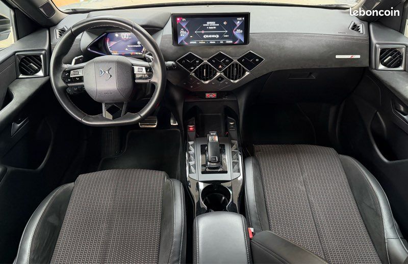 Garantie 12 Mois DS3 Crossback HDI 130 ch Performance Line EAT8 / CarPlay-Android / Climatisation automatique / Caméra de recul / I-Cokpit / Radar de stationnement Avant-Arrière (image 4)