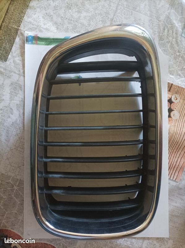 Vend Calandre BMW E39 530d bon état général D'origine (image 1)