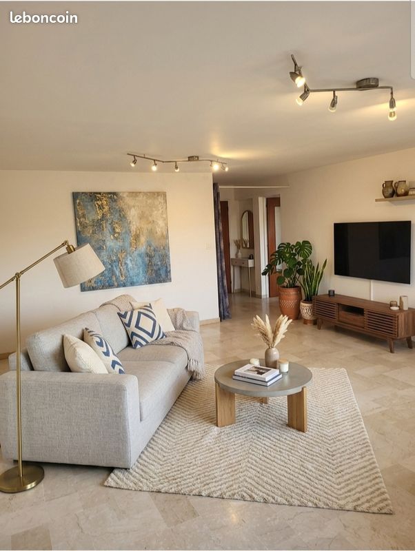 Appartement 2 pièces 80 m² · à Hyères · 80 m² · 1 050 €