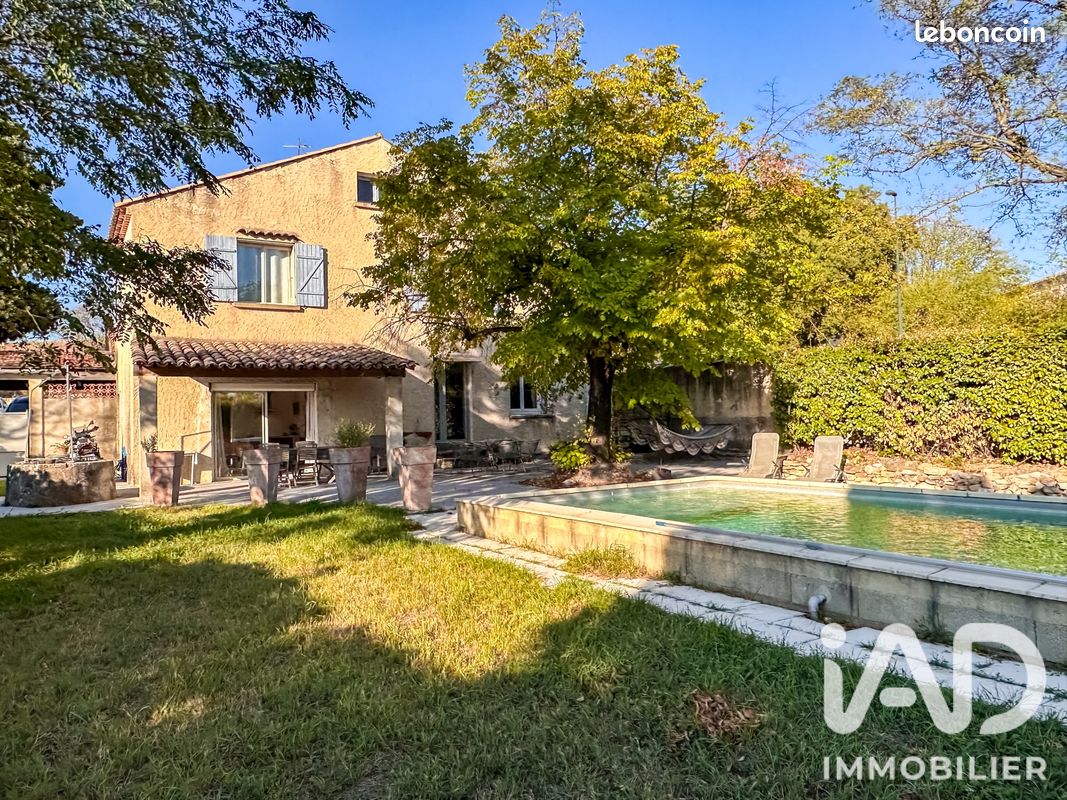Maison 8 pièces 216 m² · à Donzère · 216 m² · 299 900 €