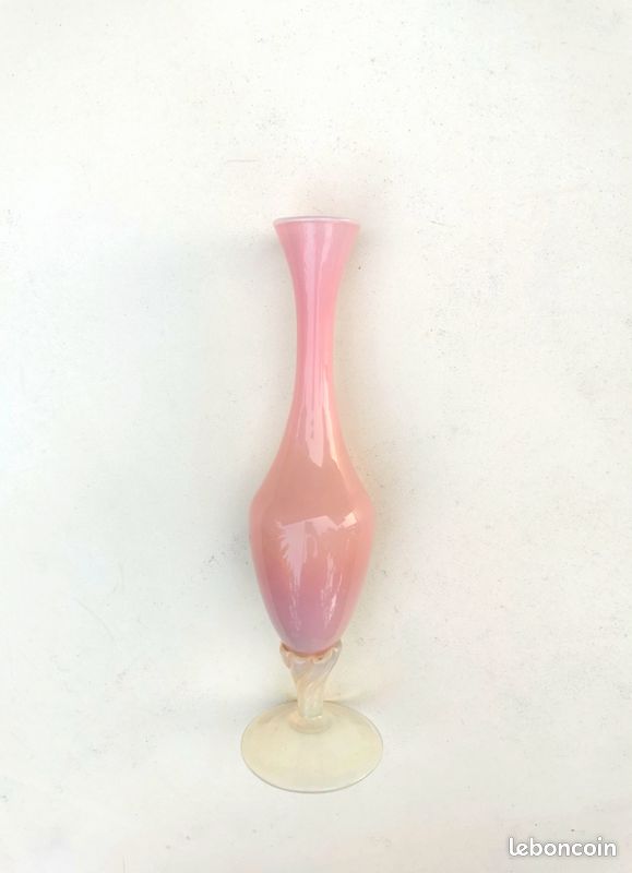 Vase en Opaline rose sur pied en verre soufflé d' Italie (image 13)