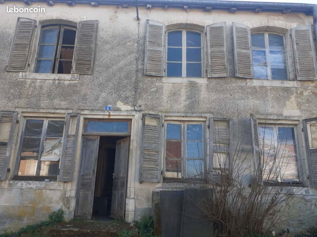 Maison 6 pièces 170 m² · à Breuvannes-en-Bassigny · 170 m² · 25 000 €