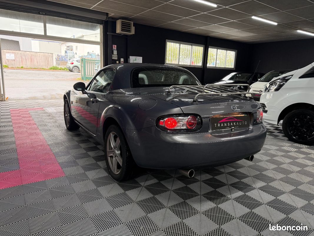 MAZDA MX-5 MX5 1.8L Elegance Cuir TOIT RIGIDE RETRACTABLE (image 3)