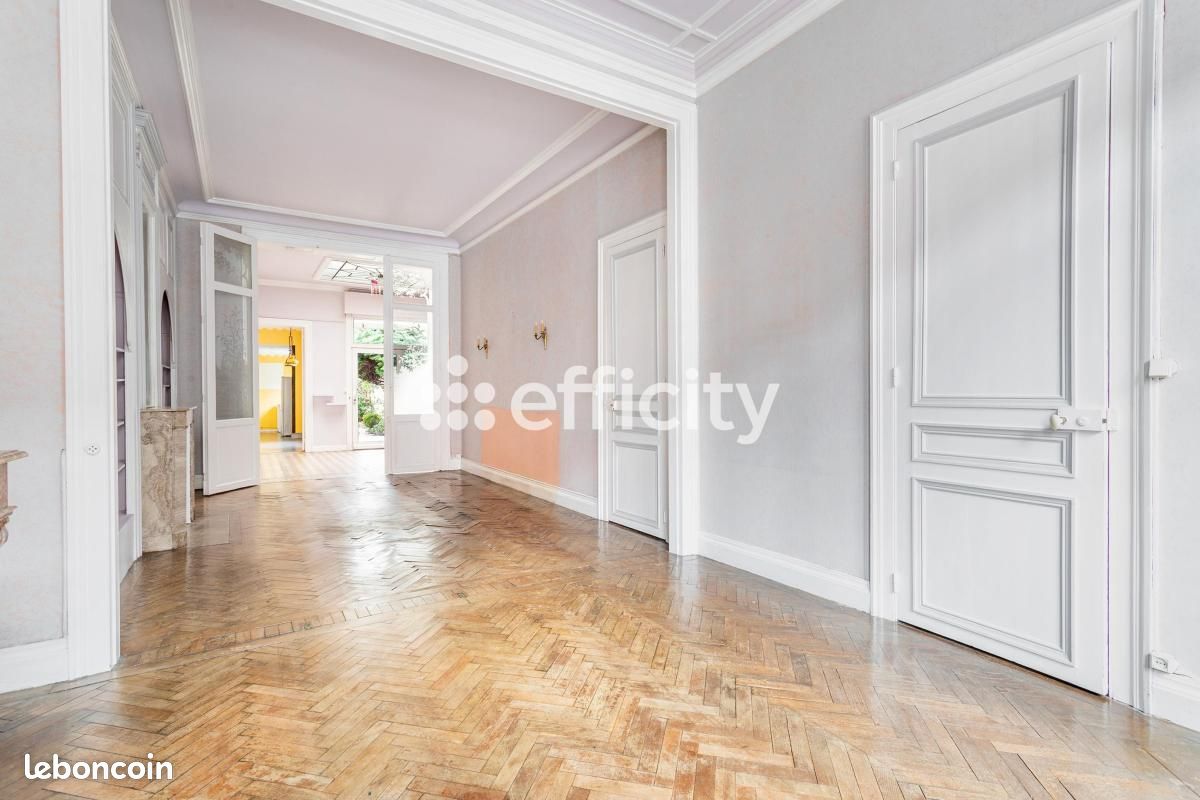 Maison 8 pièces 176 m² · à Roubaix · 176 m² · 260 000 €