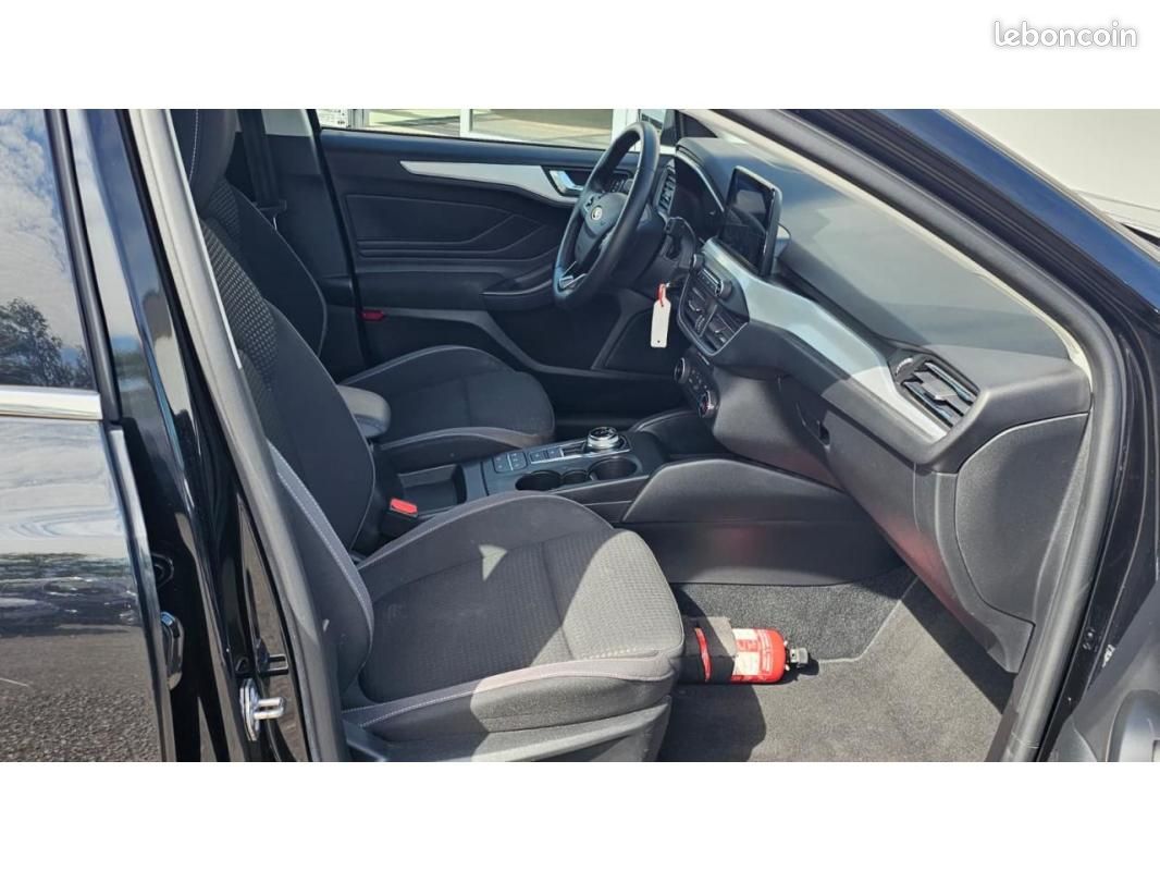 Ford Focus SW Connected 1.5 EcoBlue 120cv BVA inclus Camera de Recul + Attelage + Avertisseur ang... (image 15)