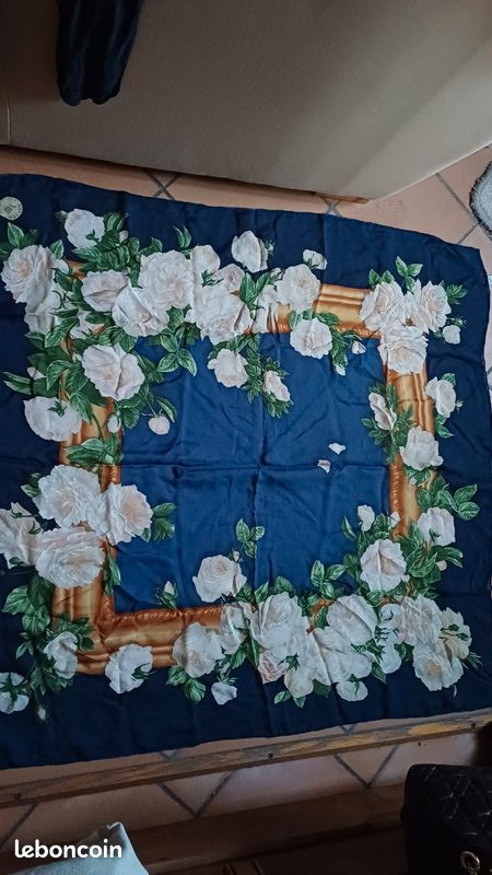 Foulard Mantero En Soie - Beige - Occasion - Style Bandana Ou Carré