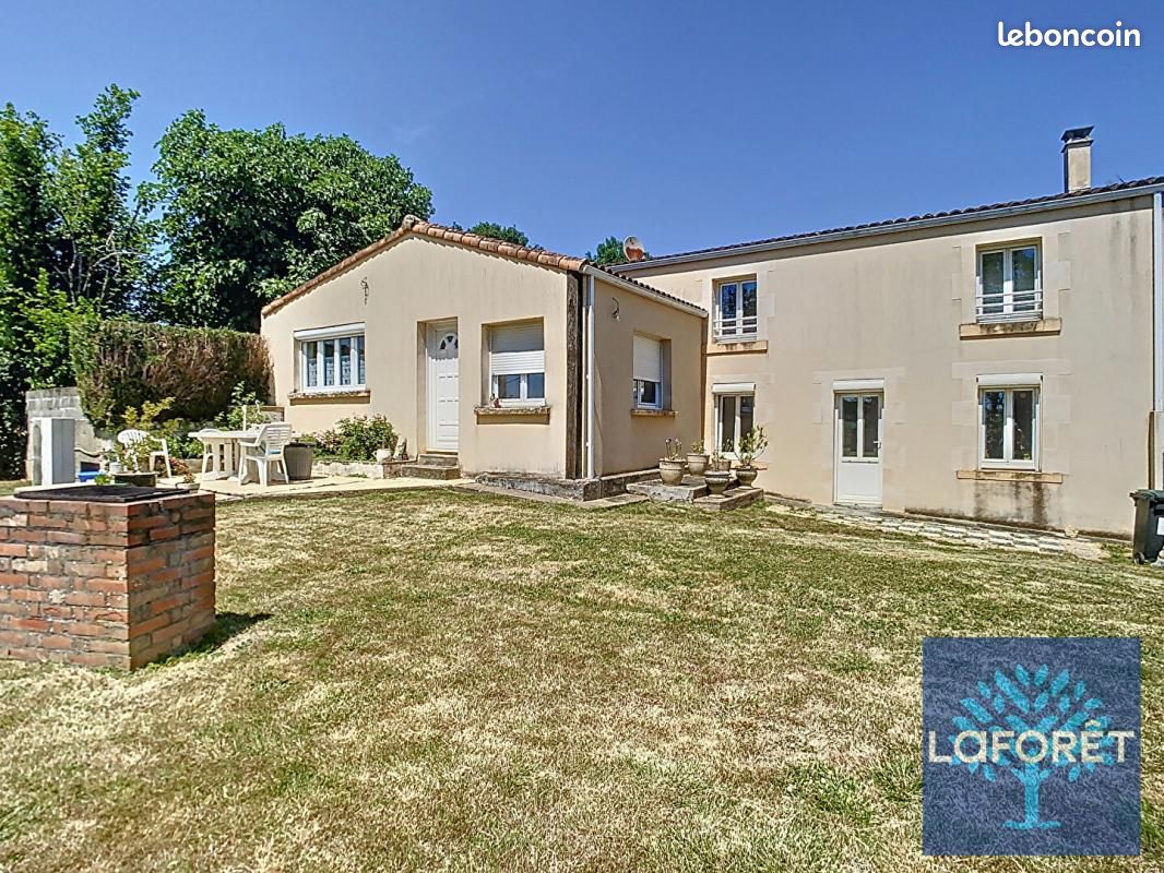 Maison 7 pièces 216 m² · à Mouilleron-Saint-Germain · 216 m² · 264 000 €