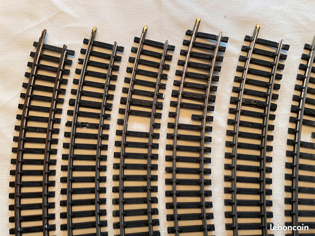 Lot De Rails Jouef 4700/4750 - 32 Rails Acier (16 Courbes + 16 Droits) - Occasion Pour Réseau Train