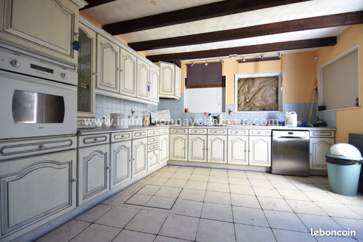 Maison 7 pièces 190 m² · à Tonnay-Charente · 190 m² · 180 000 €