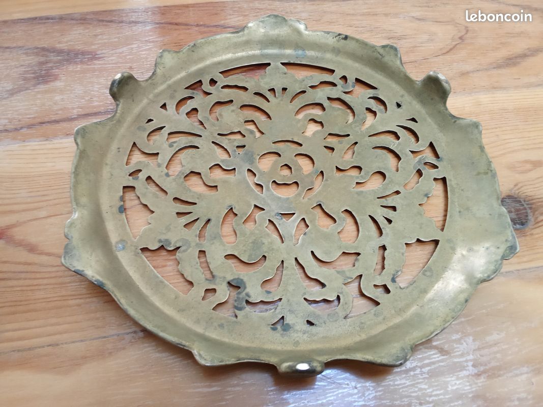 Dessous De Plat Ancien En Laiton - Art Nouveau, Fait Main, France Début XXe