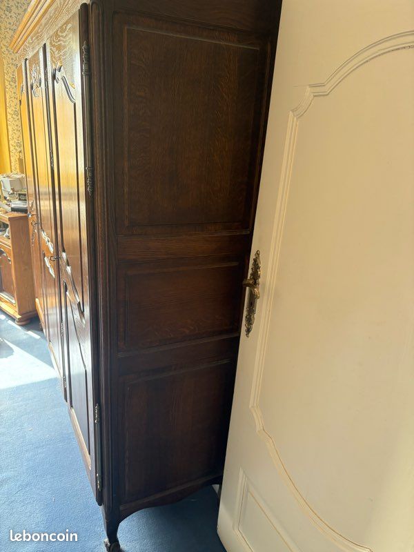 Superbe armoire ancienne en chêne massif – 3 portes – style Louis XV (image 2)