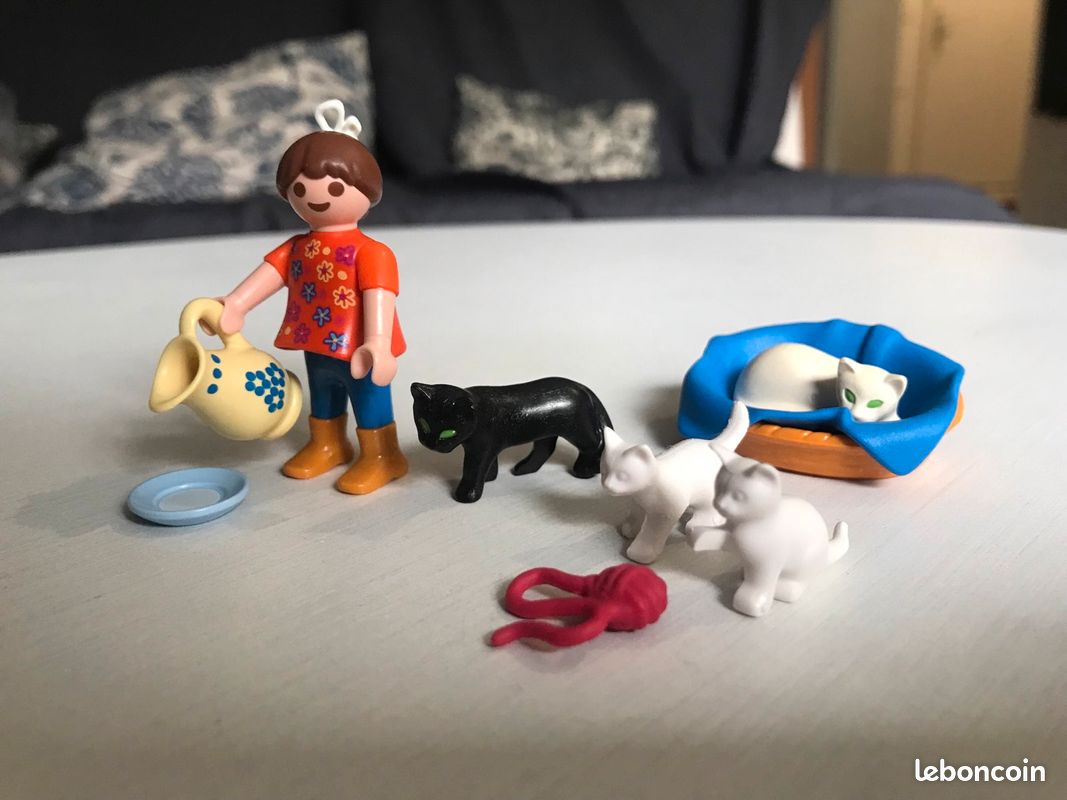 Playmobil Famille de chats et enfant (image 1)